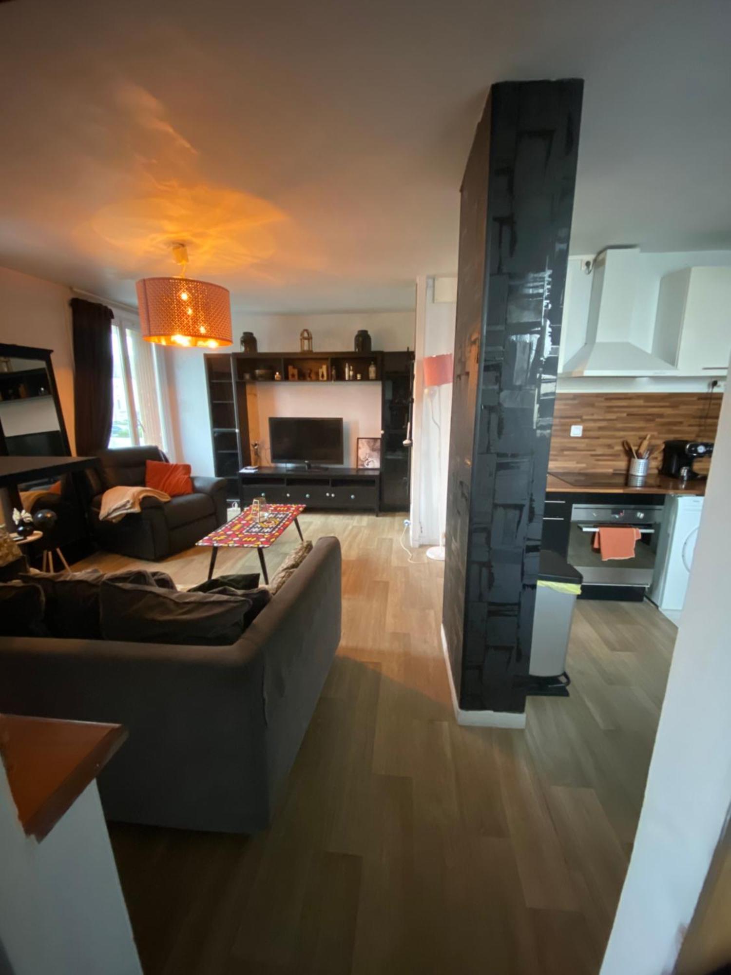 Bel Appartement Spacieux ,Convivial De 3 Chambres Avec Parking Prive Secure Caen Exterior foto